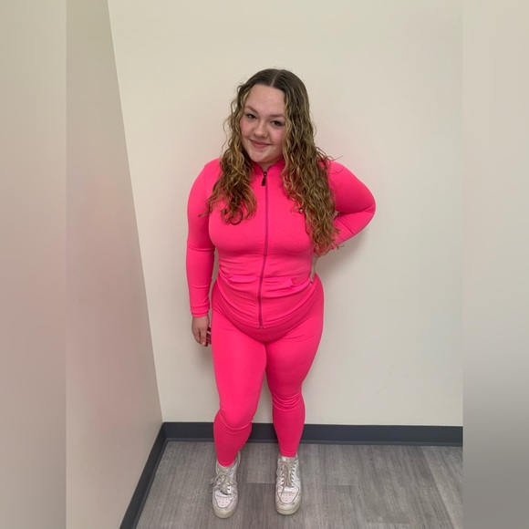 She’s Busy Legging Set - Picture 6 of 7